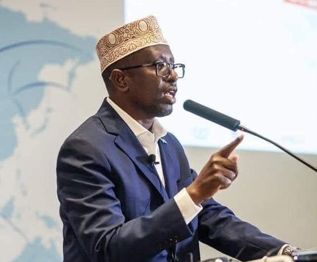 Shariif Sheekh Axmed oo cambaareeyay xarigga Wariyeyaasha.jpg